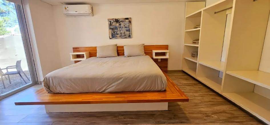 Casa en alquiler c/ cochera en Playa Mansa · Foto 4