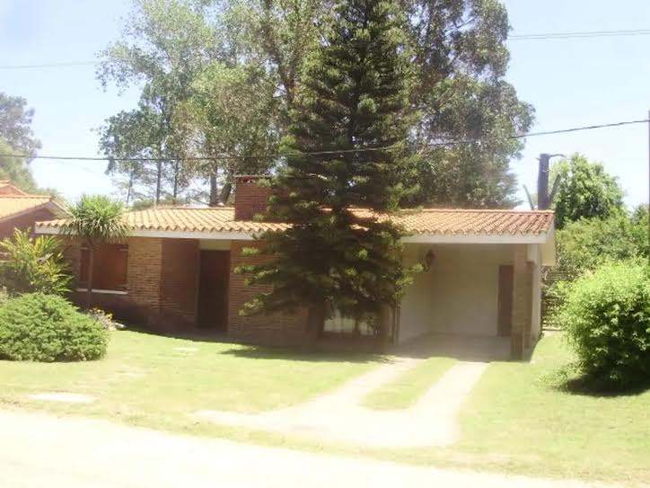 Casa en alquiler c/ cochera en Playa Mansa · Foto 1