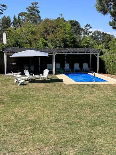 Casa en alquiler c/ cochera en Pinares · Foto 4