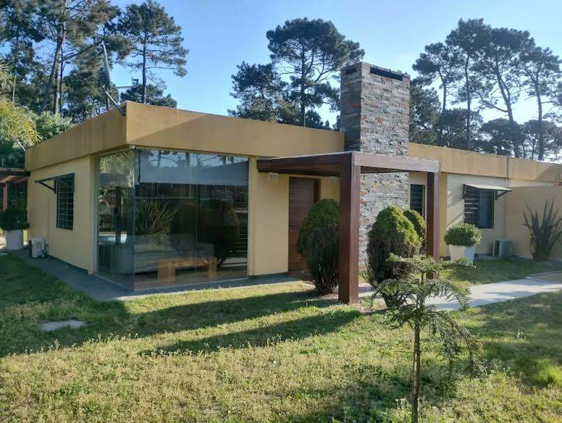 Casa en alquiler c/ cochera en Pinares · Foto 2