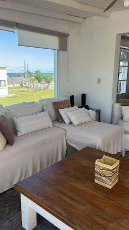 Casa en alquiler c/ cochera en Playa Mansa · Foto 2