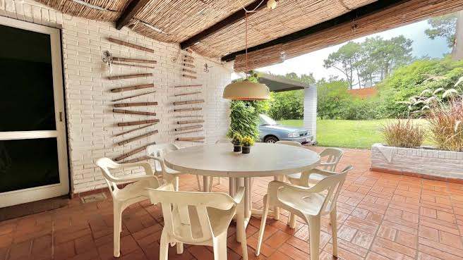 Casa en alquiler c/ cochera en Playa Mansa · Foto 6