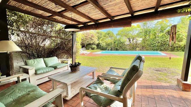 Casa en alquiler c/ cochera en Playa Mansa · Foto 2