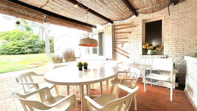 Casa en alquiler c/ cochera en Playa Mansa · Foto 4