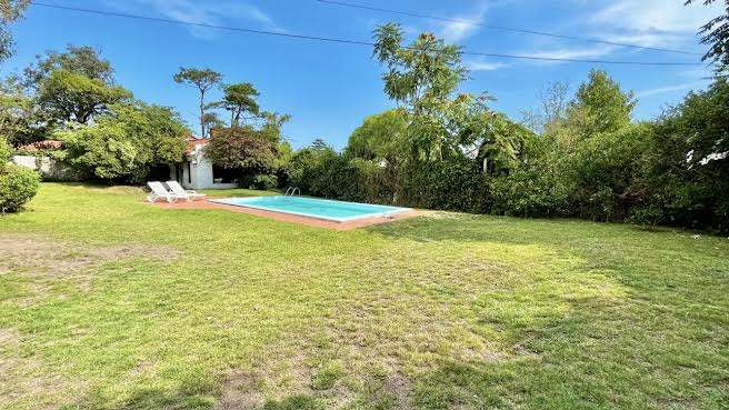 Casa en alquiler c/ cochera en Playa Mansa · Foto 2