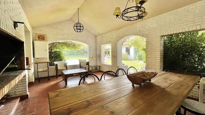 Casa en alquiler c/ cochera en Playa Mansa · Foto 6