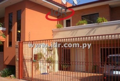 Zona Centro Paraguayo Japones Casa De 5 Dormitorios - Www.idr.com.py