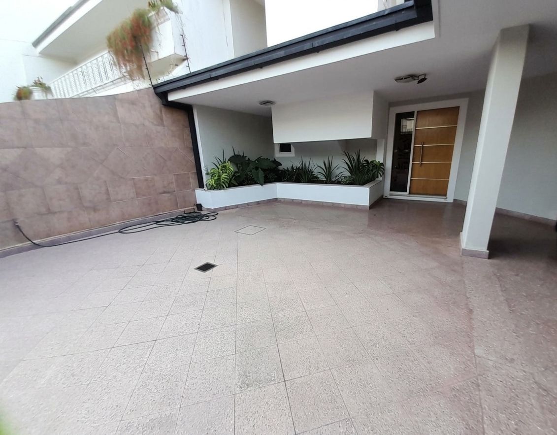 ALQUILER – HERMOSA RESIDENCIA LAS LOMAS ASUNCION — foto 2
