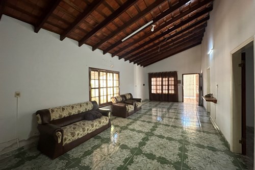 Amplia casa en venta Fernando de la Mora. Sobre la calle asfaltada — foto 2