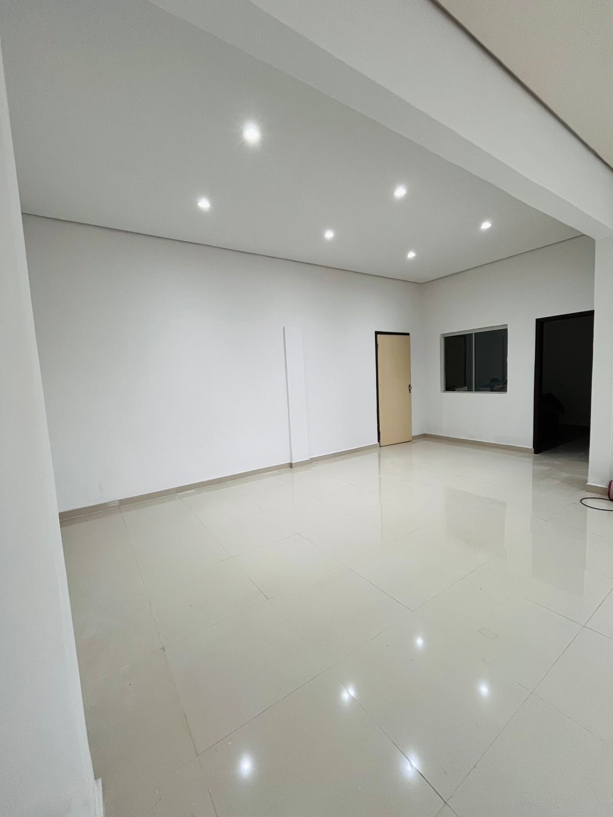 ALQUILO AMPLIO LOCAL COMERCIAL EN LUQUE — foto 2