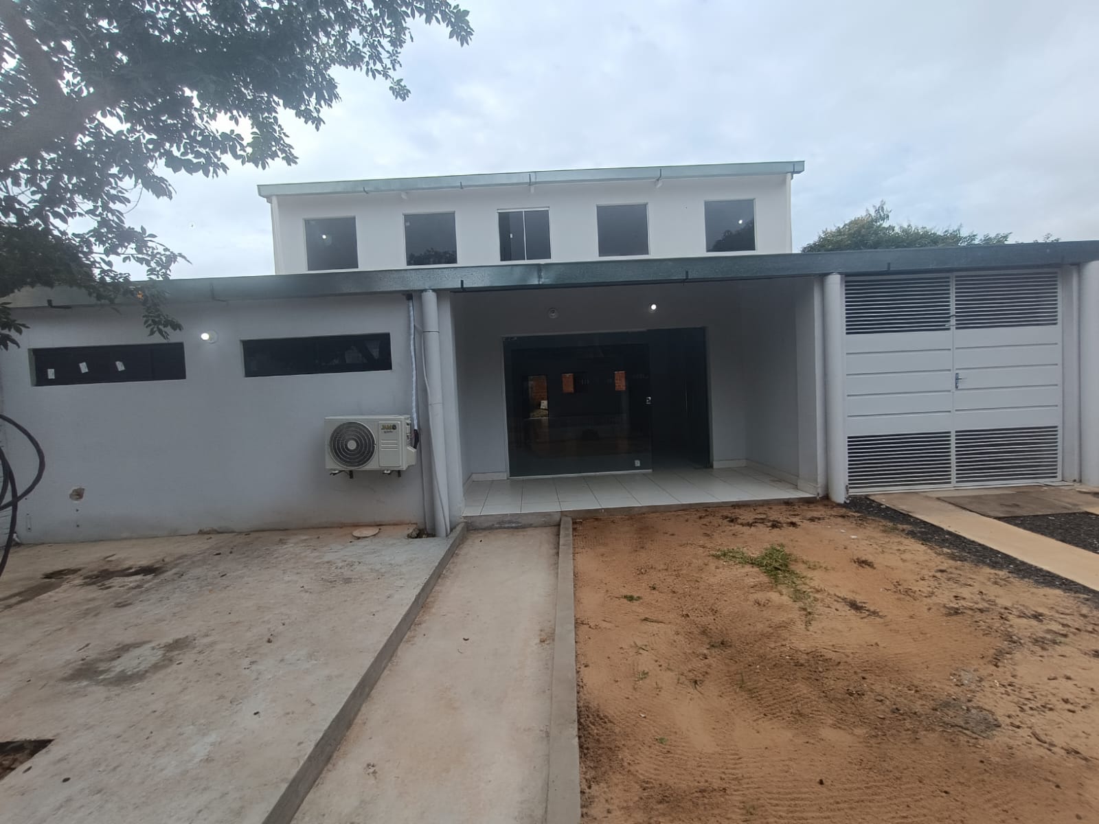 Edificio De 2 Pisos En Alquiler –luque — foto 3