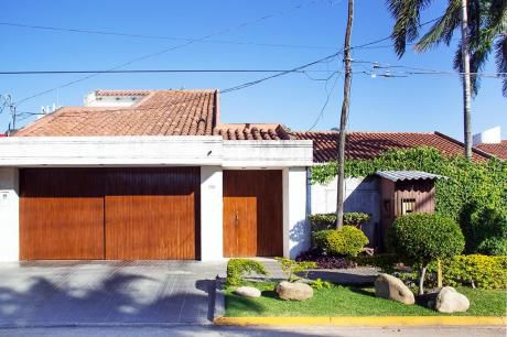 Lujosa Casa En Venta En El Barrio Ramafa
