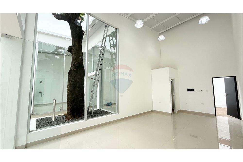 ALQUILO SALONES COMERCIALES A ESTRENAR — foto 2