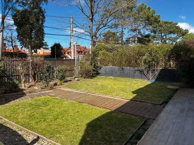 Casa en alquiler c/ cochera en Parque Miramar · Foto 6