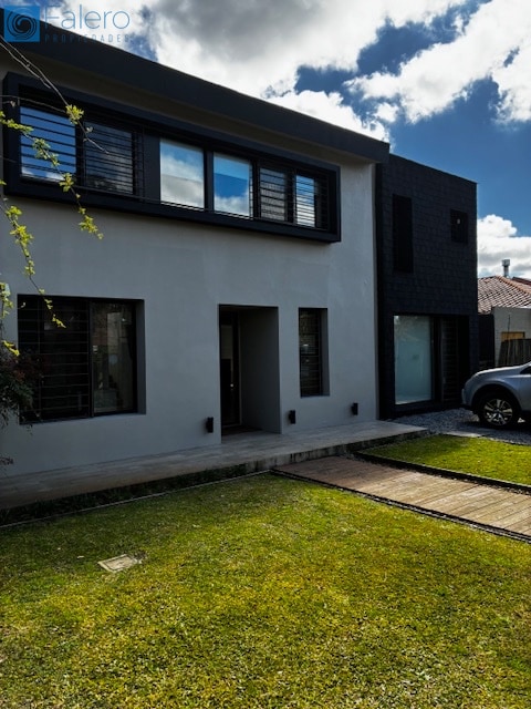 Casa en alquiler c/ cochera en Parque Miramar · Foto 2
