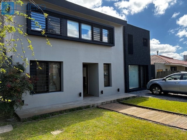 Casa en alquiler c/ cochera en Parque Miramar · Foto 3