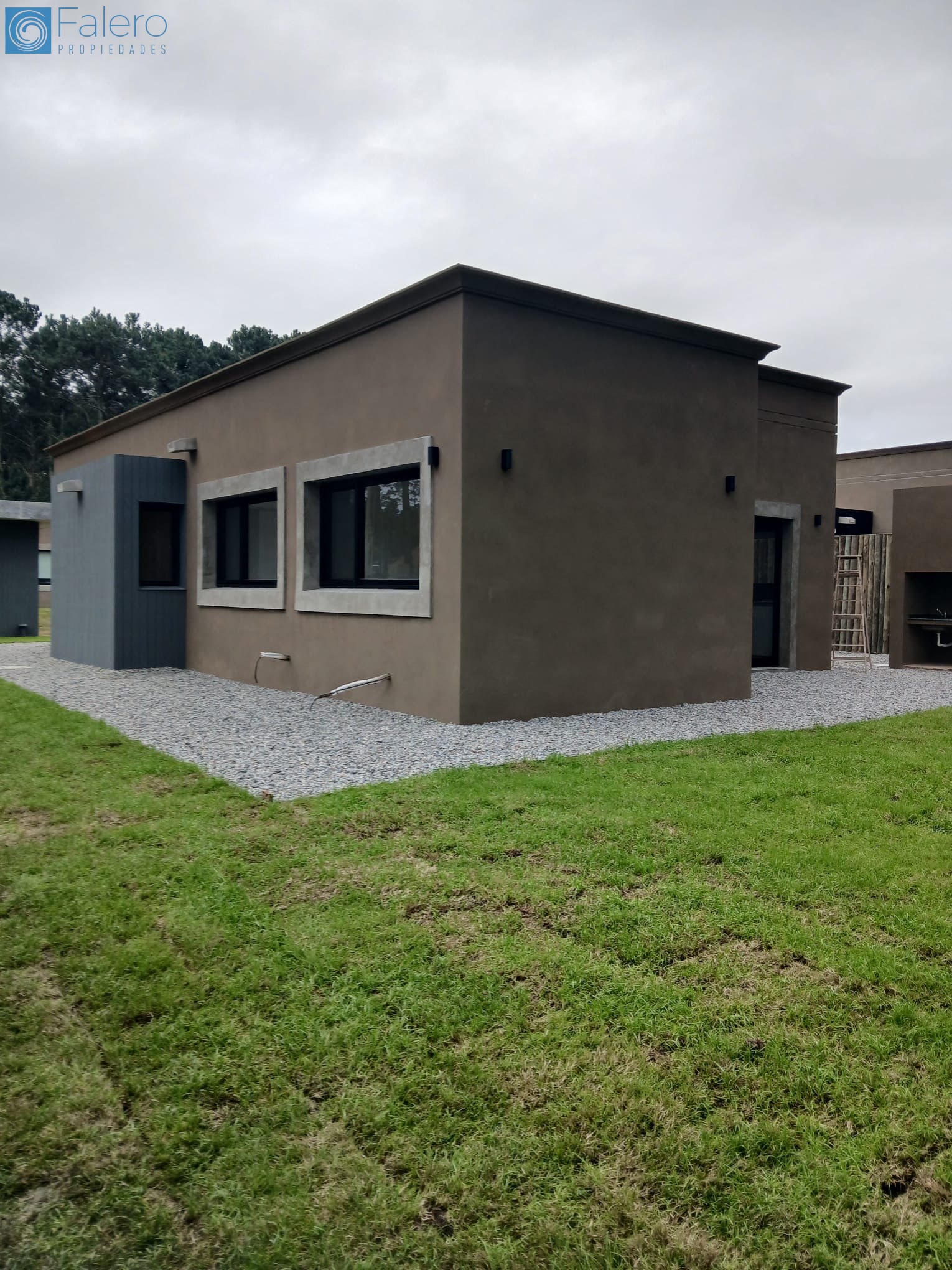 Casa en venta c/ cochera en Pinares - foto 2