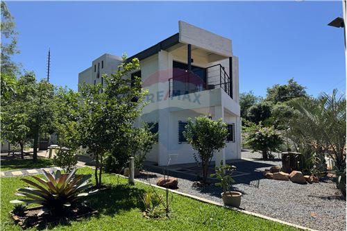 En Venta  Casa Con Vista Al Lago En Terreno De 1.509 M2 En Altos - Paraguay — foto 2