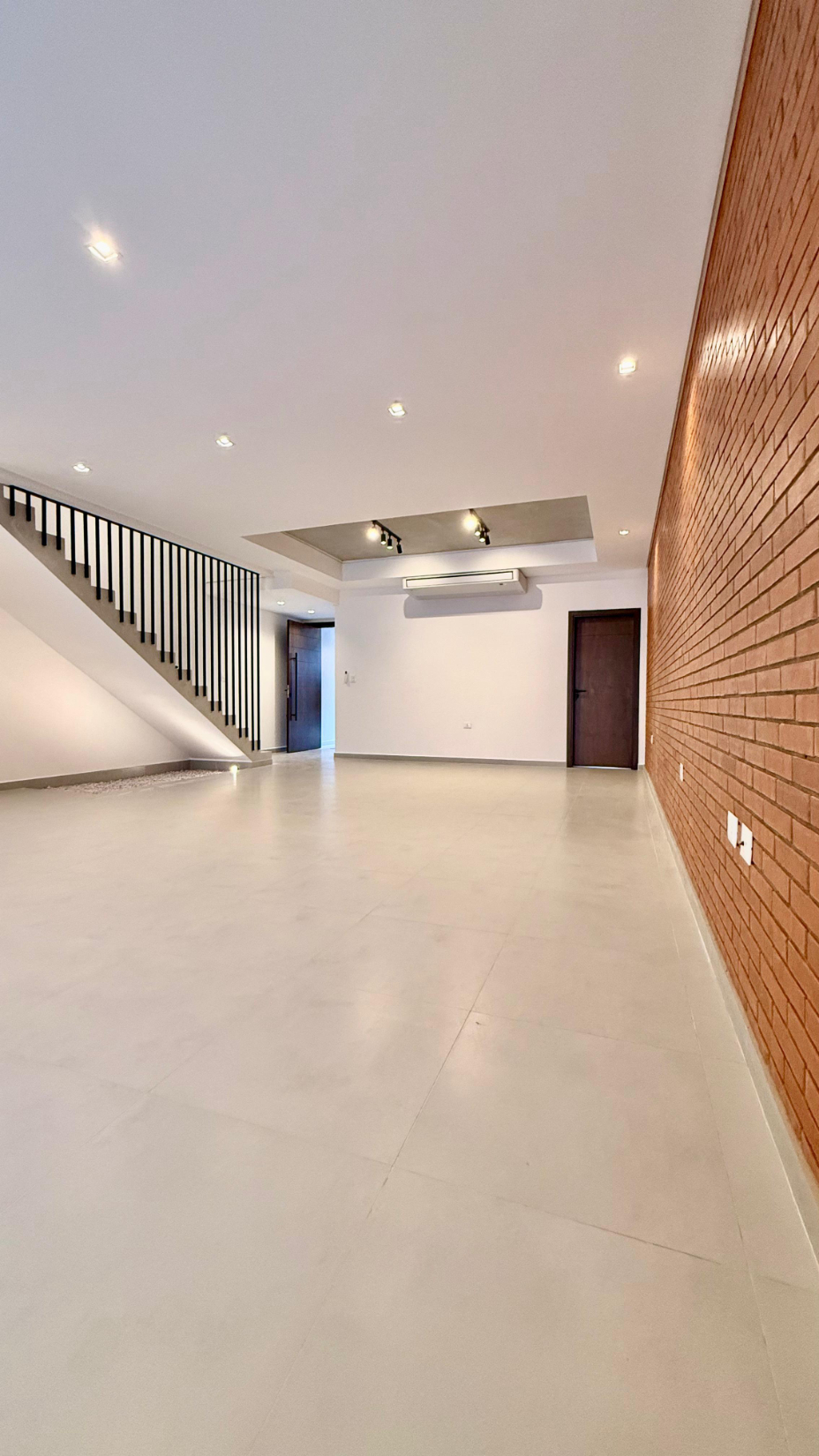 ALQUILO CASA PAREADA A ESTRENAR EN LUQUE ZONA PLAZA MADERO — foto 2