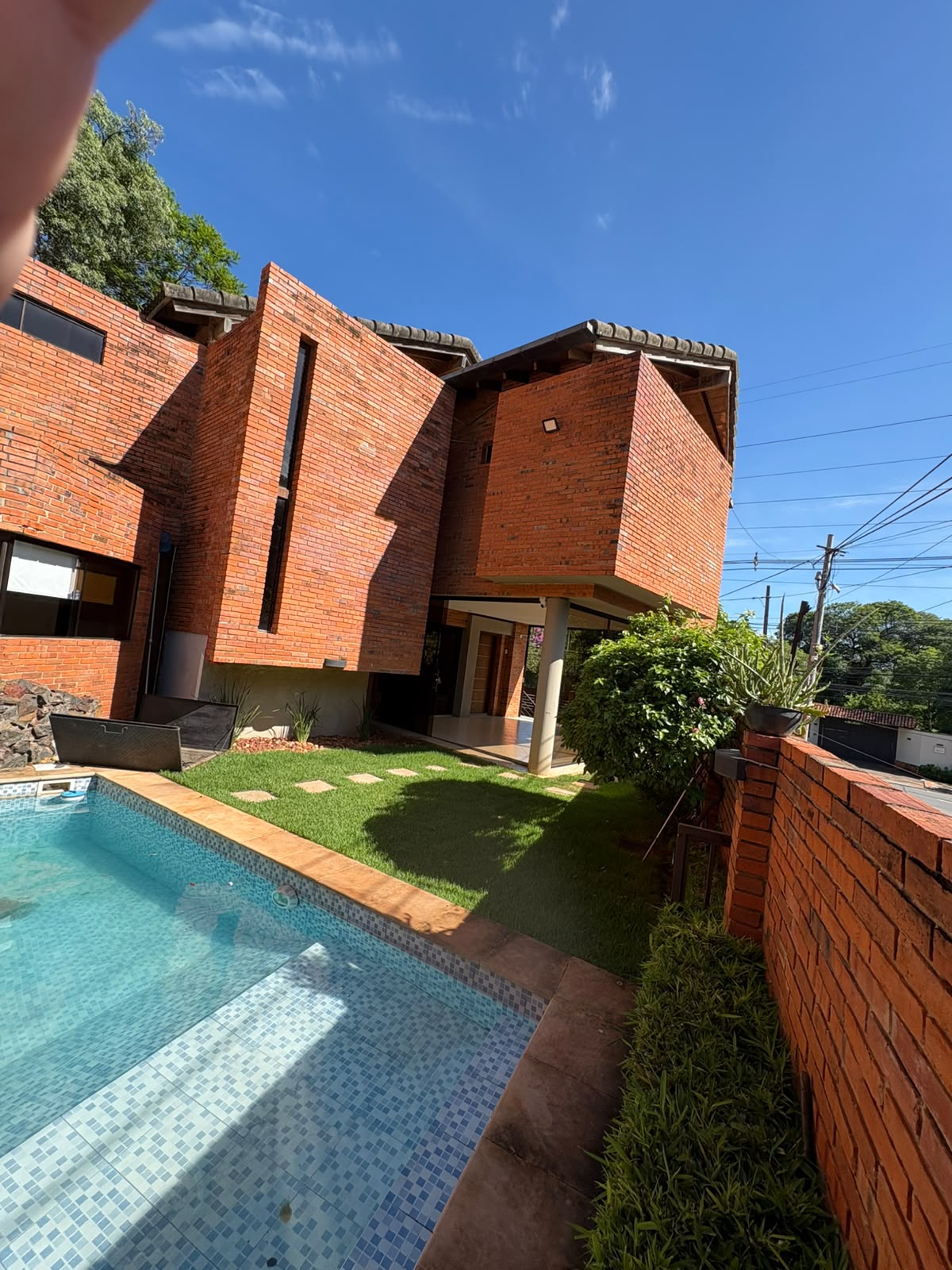ALQUILO LUJOSA RESIDENCIA EN ASUNCIÓN- BARRIO MBURUCUYA — foto 2