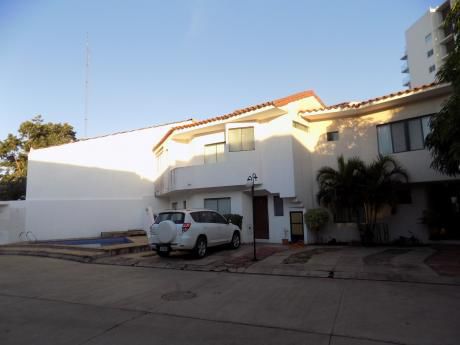 Casa En Venta, Condominio Santa Lucia, Av. Beni Entre 4to Y 5to Anillo
