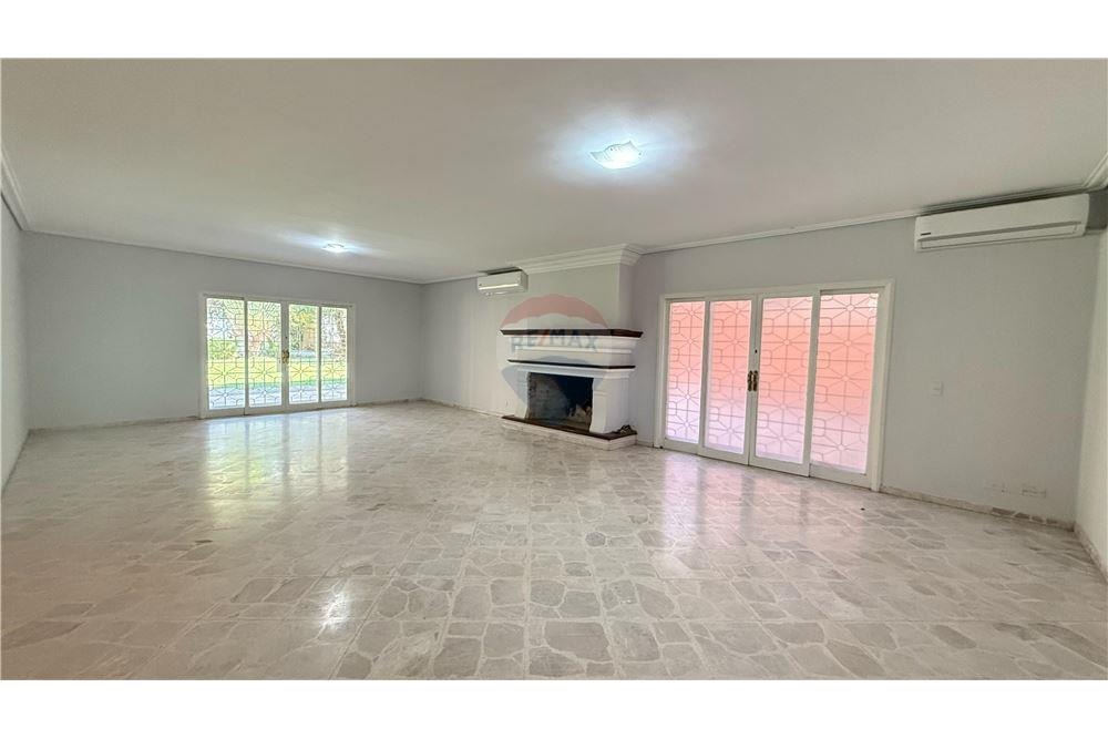 EN VENTA – RESIDENCIA DE ALTO NIVEL EN ZONA CENTENARIO — foto 2