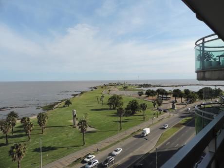 Rambla Y Tabare- Piso Alto. Balcón. Gge