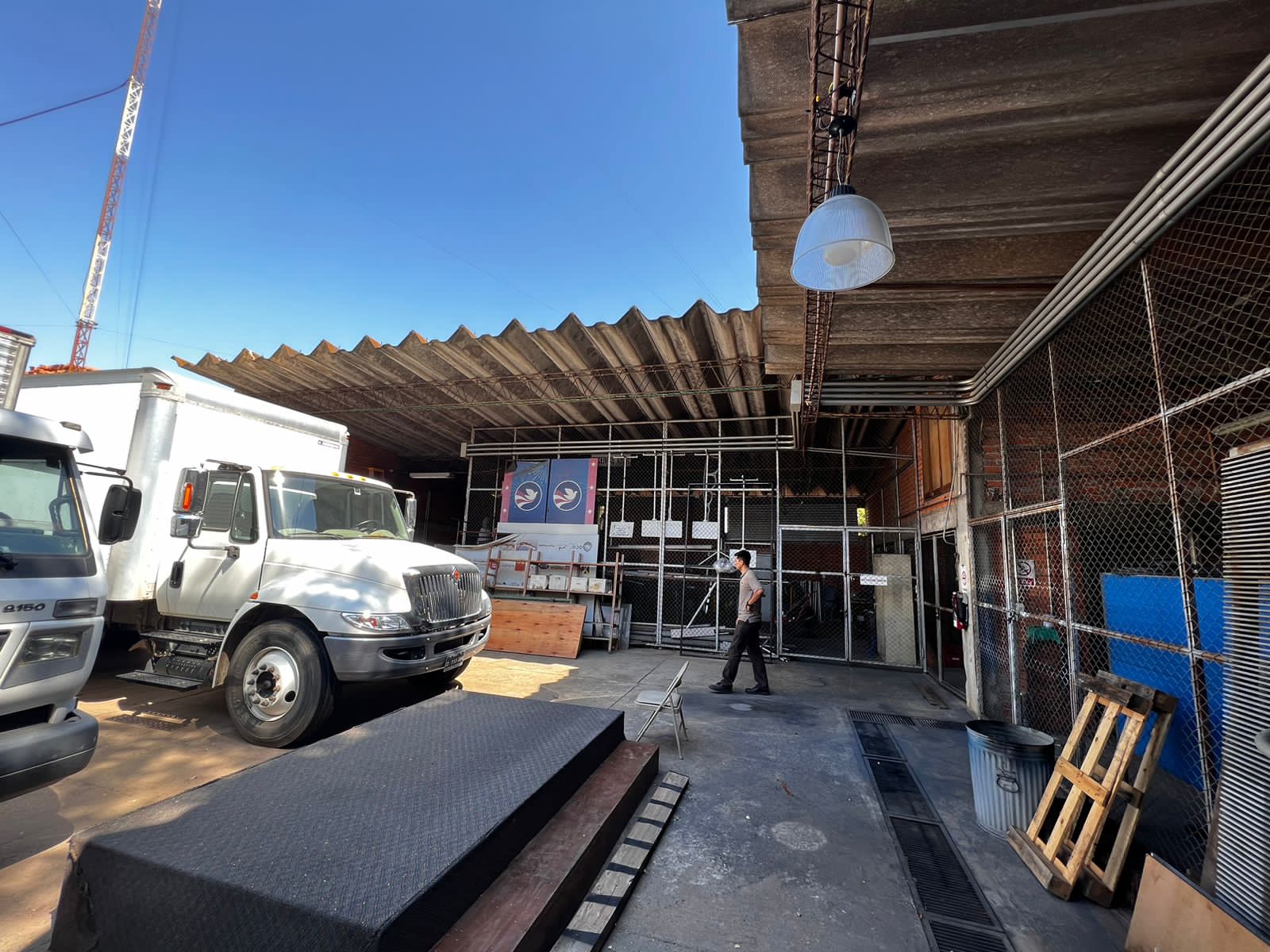 ZONA COSTANERA DE ASUNCION DEPOSTO DE 1000M2 CON PATIO INTERNO — foto 3