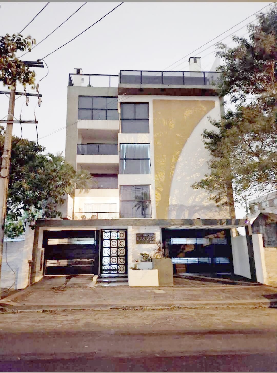 Departamento de Ragusa con dos cocheras en Alquiler - Barrio Herrera — foto 2