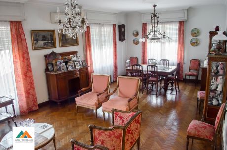 Apartamento De Excelente Categoría, Esquina Muy Soleada