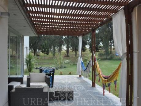 Luxury 4 Bedroom Home Private Neighborhood La Tahona