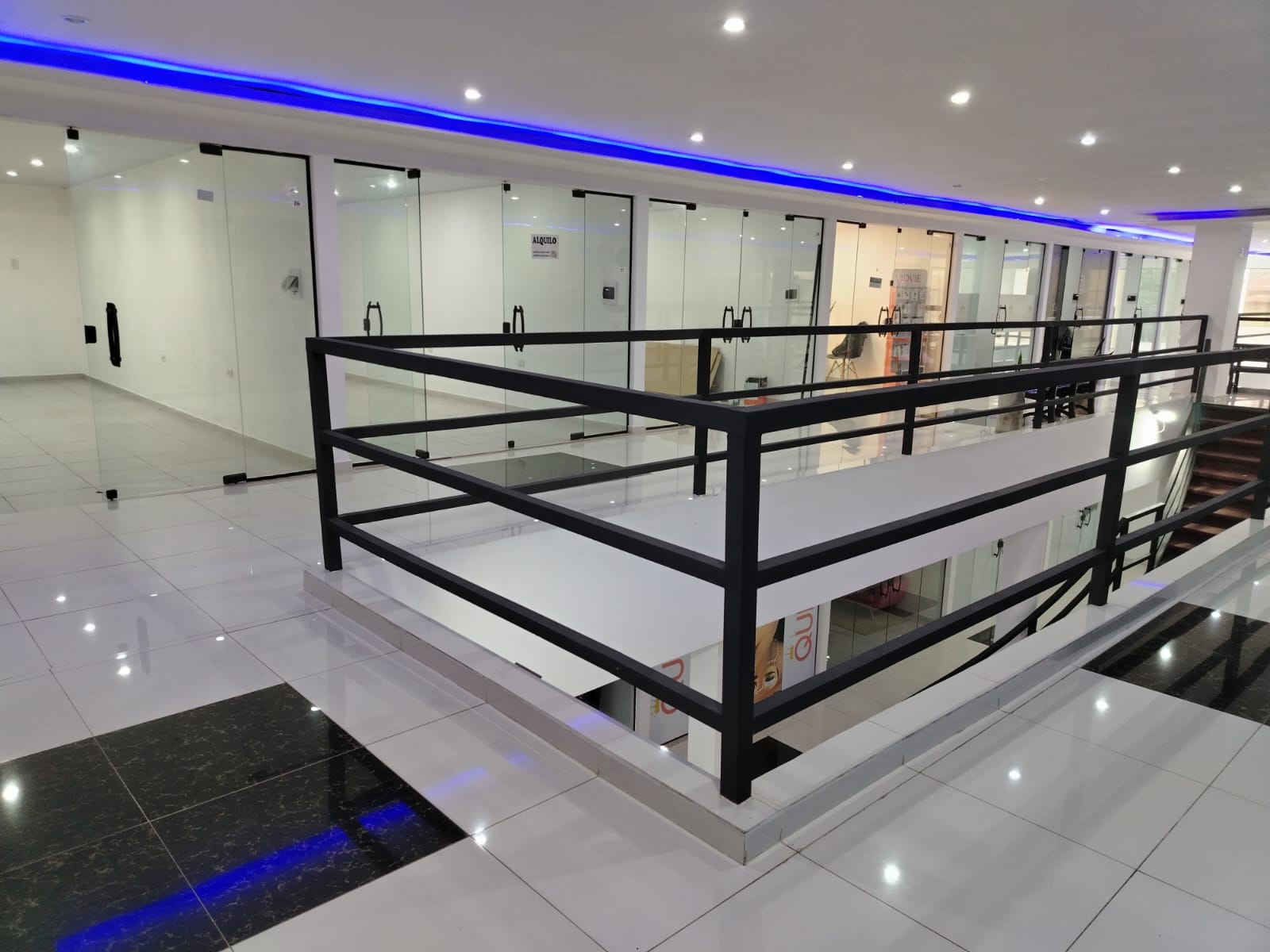 alquilo locales comerciales en fernando de la mora — foto 3