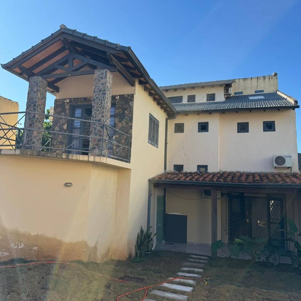 HERMOSA CASA EN VENTA EN EL BARRIO MCAL ESTIGARRIBIA — foto 2