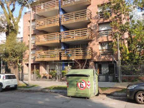 Apartamento En Venta De 3 Dormitorios Y Servicio. Echevarriarza Y L A De Herrera