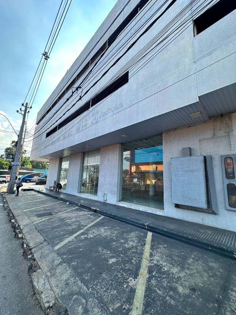 ALQUILER DE EDIFICIO CON AMPLIO LOCAL COMERCIAL Y OFICINAS — foto 3