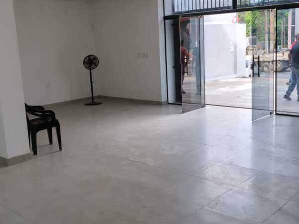 ALQUILO TINGLADO CON SHOWROOM A ESTRENAR EN SAN LORENZO — foto 2