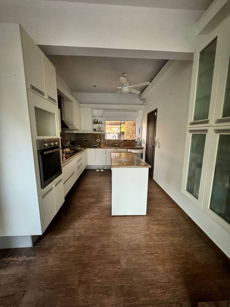ALQUILO RESIDENCIA DE LUJO EN BARRIO HERRERA — foto 3