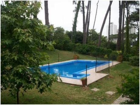 Casa Muy Cómoda En Cantegril De 3 Dormitorios Y Dep. De Servicio