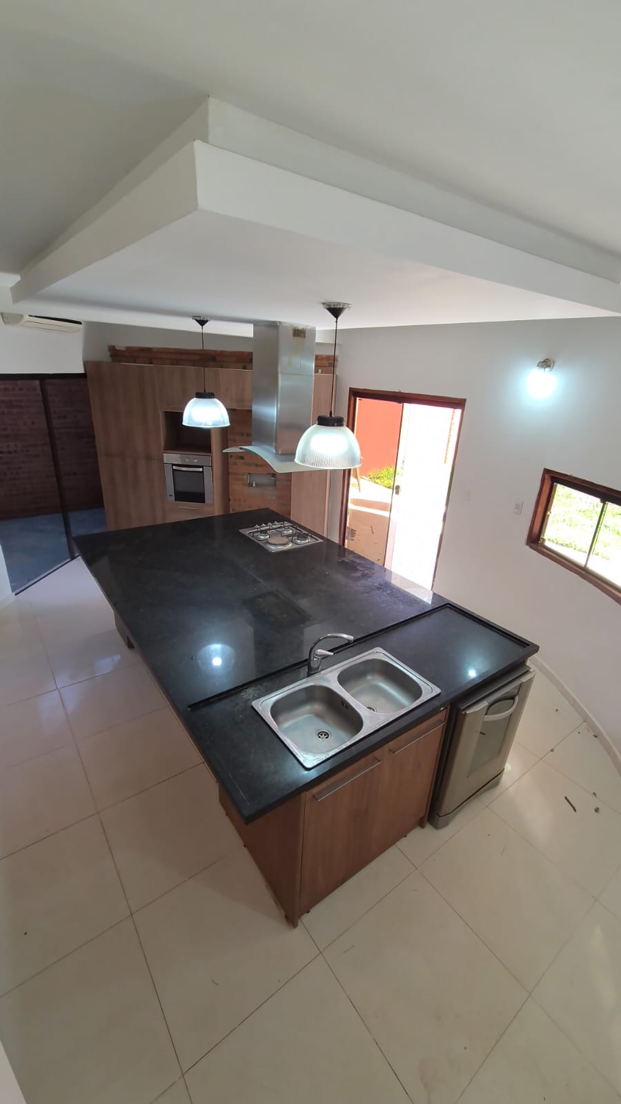 Casa de cuatro habitaciones en alquiler en Luque — foto 3
