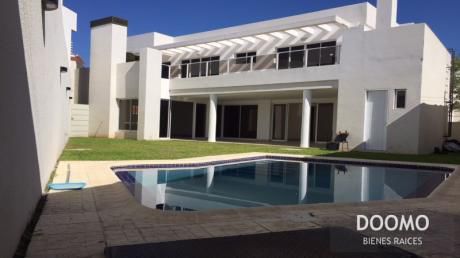 En Alquiler Casa En Barrio Cerrado Barrio Mburucuya 4 Dormitorios En Suite