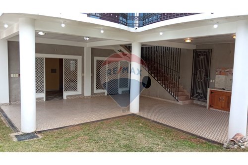 Vendo Casa con Piscina en Fernando De la Mora Zona sur — foto 2