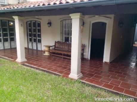Hermosa Casa Con Piscina En Asuncion Capital
