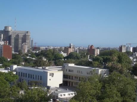 Con Renta Casi 8 De Octubre Zona Estratégica Para Vivir Bajo De Precio!!