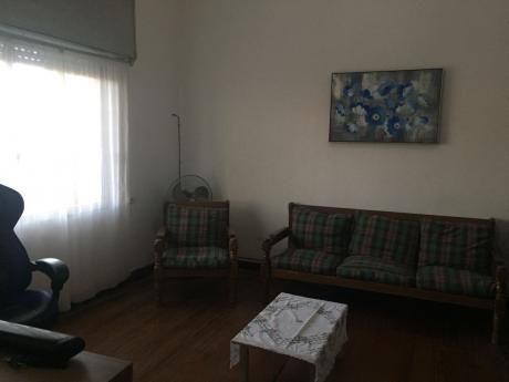 Amplia Casa En Venta Con Renta!!!