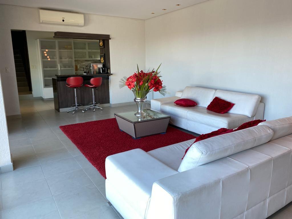 EN VENTA CASA CON VISTA AL LAGO YPACARAI TOTALMENTE EQUIPADA EN SAN BERNARDINO — foto 2