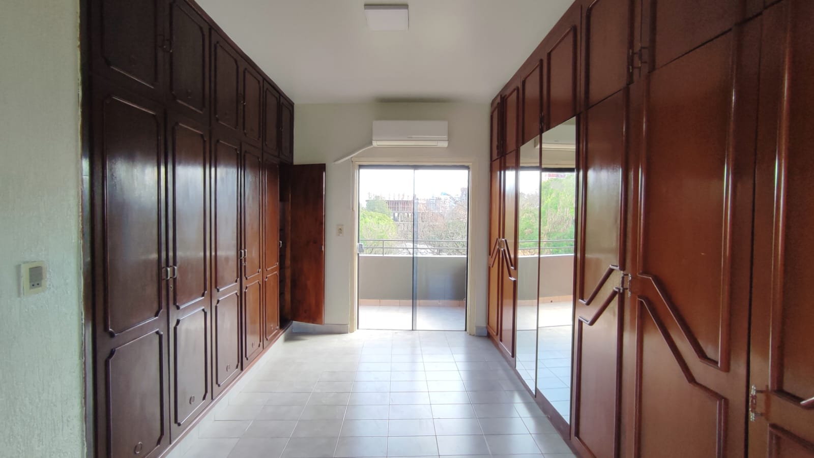 Alquilo hermoso apto en pleno centro de Cde — foto 3