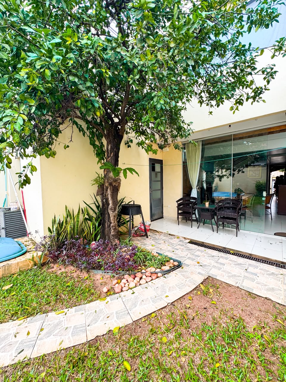 ALQUILO DÚPLEX AMOBLADO CON PISCINA – LAMBARÉ, BARRIO FELICIDAD — foto 2