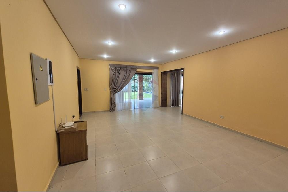 ALQUILO RESIDENCIA DE 4 DORMITORIOS EN LAS LOMAS — foto 3