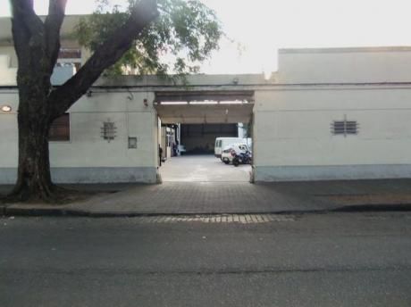 Venta De Local Con Muy Buena Renta - Dr Carlos MarÍa De Pena Casi Camino Castro