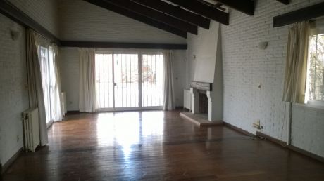 Excelente Casa En 820m2 De Terreno.3 Dorm + Serv. Barbacoa